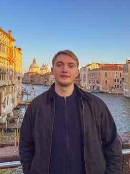 Dovydas Dobrovolskis — dirbtinisintelektasverslui.lt įkūrėjas